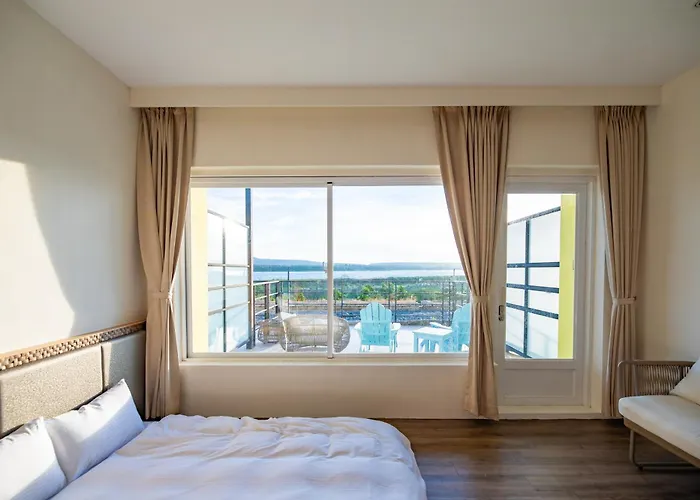 Lovestar Lakeside Hotel - Starlight Building